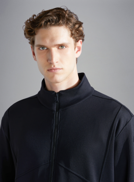 костюм спорт.